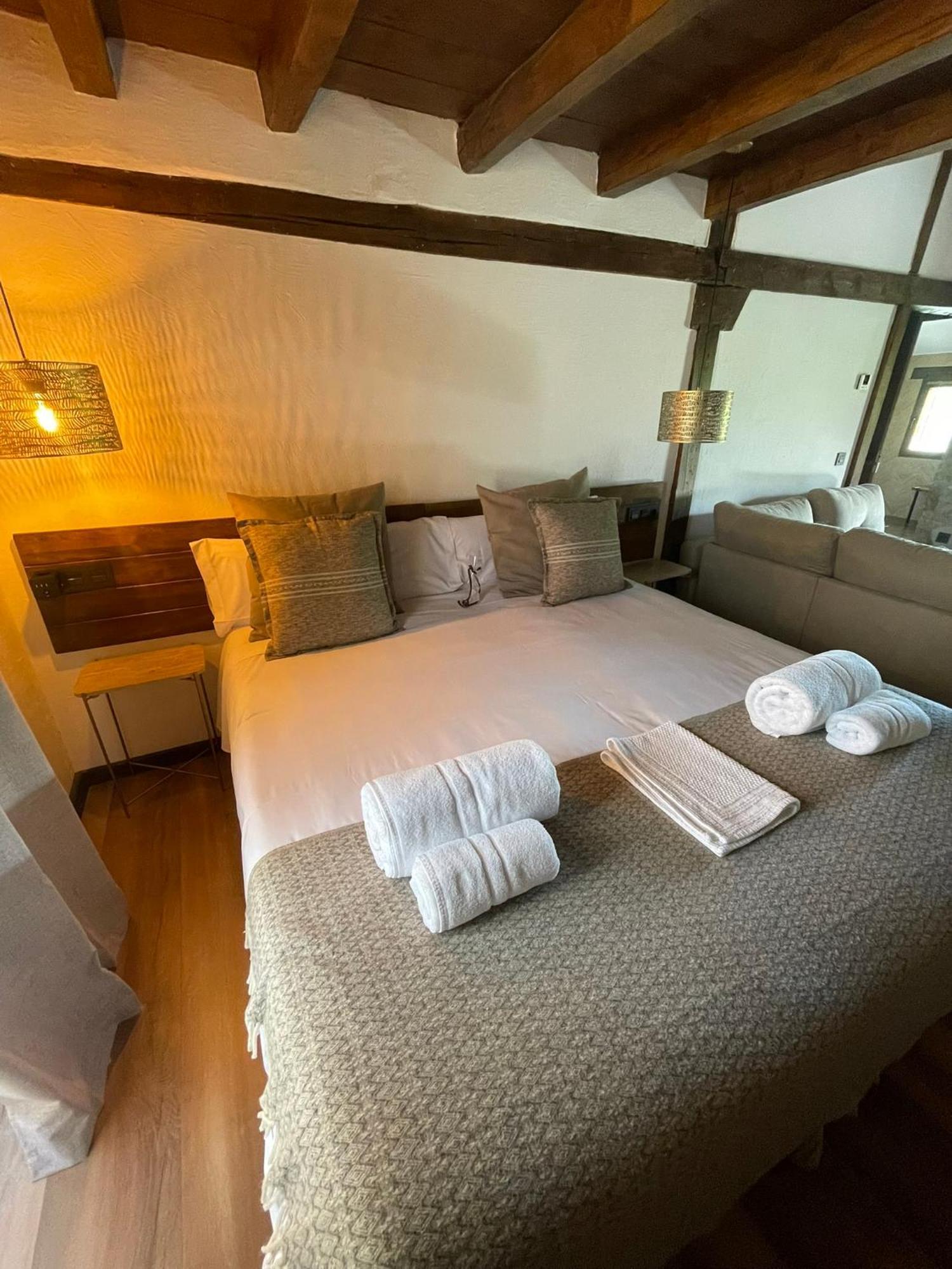 La Casa Del Cantero Pinilla del Valle ภายนอก รูปภาพ