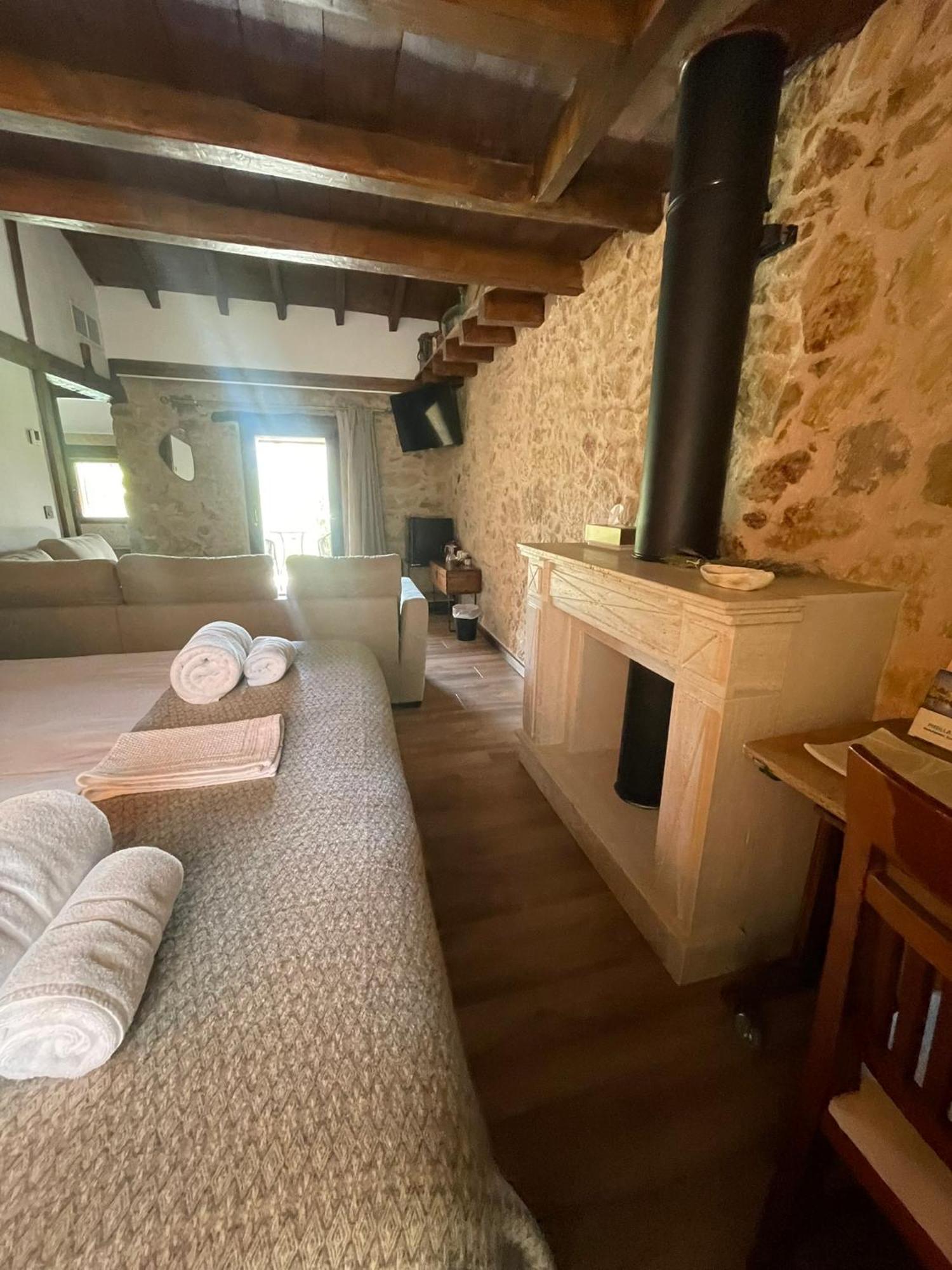 La Casa Del Cantero Pinilla del Valle ภายนอก รูปภาพ